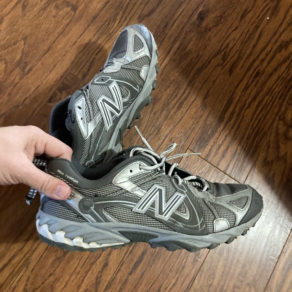 New Balance women’s size 12. Need new laces. GUC.